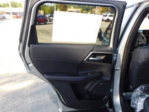 New 2025 Mitsubishi Outlander SE image 28