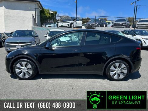 Used 2024 Tesla Model Y Long Range AWD/4WD image 8