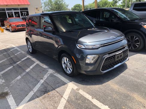 Used 2021 Kia Soul S FWD image 2