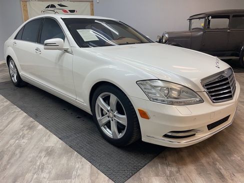 Used 2010 Mercedes-Benz S 550 4MATIC image 3