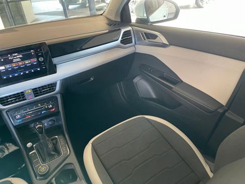 Used 2025 Volkswagen Taos SE image 35