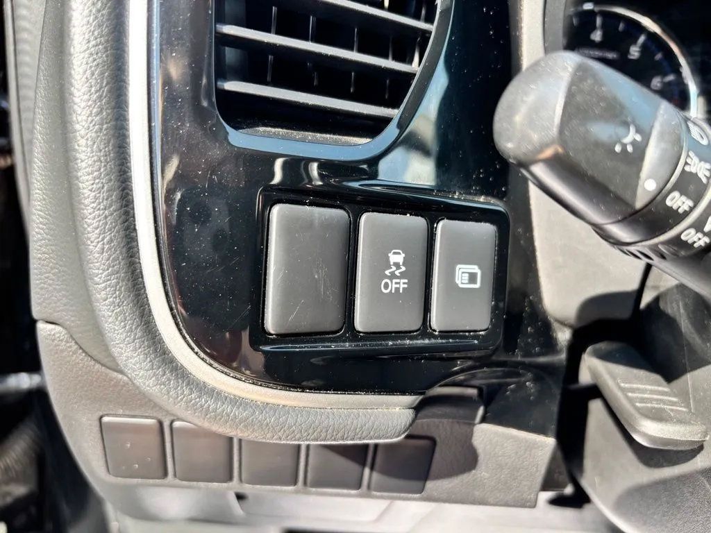 Used 2019 Mitsubishi Outlander FWD image 11