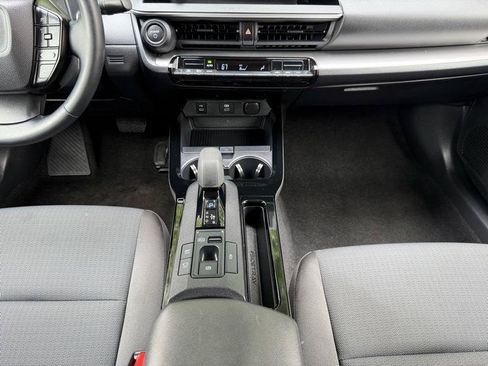 Used 2025 Toyota Prius LE FWD image 15