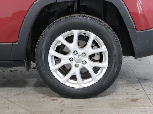 Used 2016 Jeep Cherokee Latitude image 16