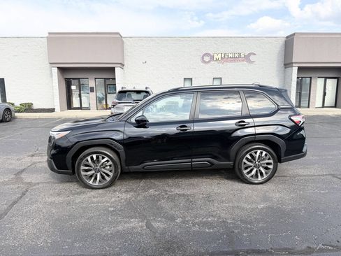 Used 2025 Subaru Forester Touring image 9