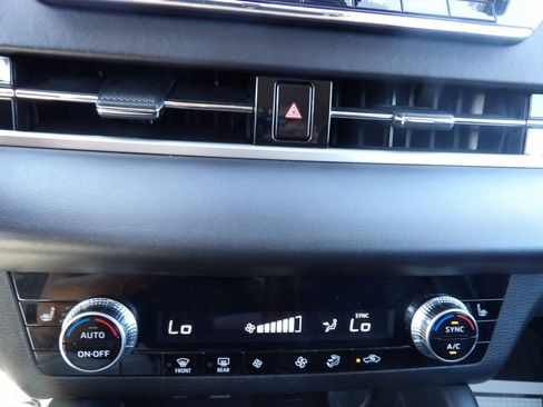 Used 2024 Mitsubishi Outlander SE image 19