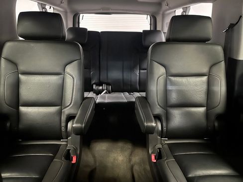 Used 2015 Chevrolet Suburban LTZ RWD image 16