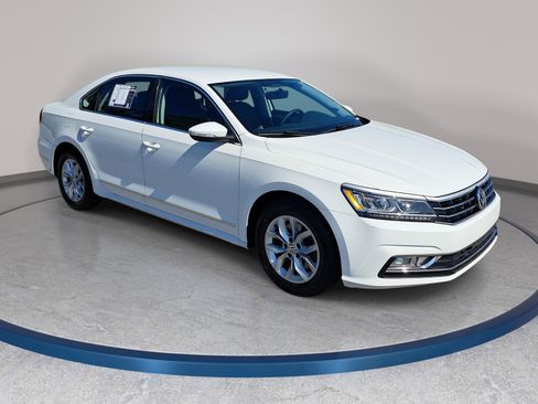 Used 2016 Volkswagen Passat 1.8T S w/ Lighting Package (P06) FWD image 3