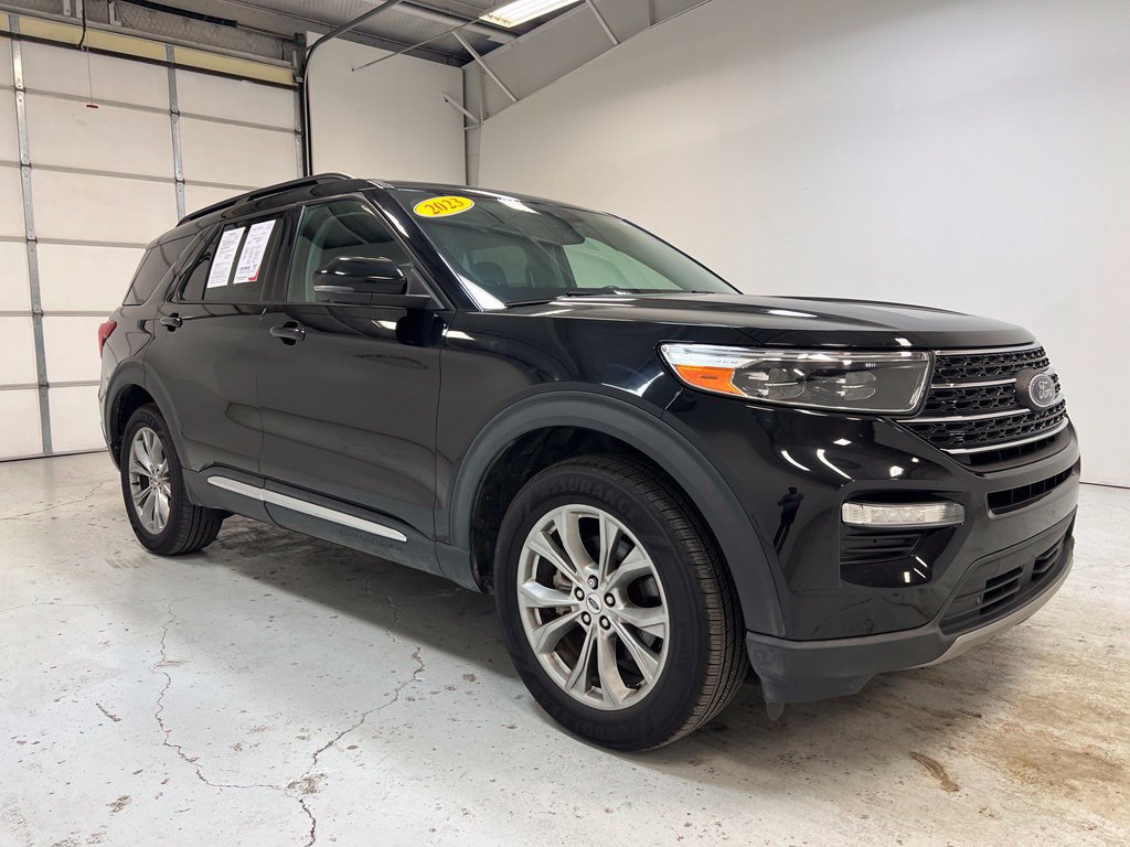 Used 2023 Ford Explorer XLT w/ Equipment Group 202A AWD/4WD image 8