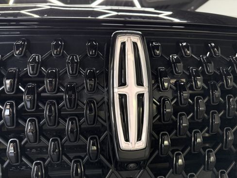 Used 2025 Lincoln Aviator Reserve w/ Jet Appearance Package AWD/4WD image 32