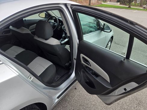 Used 2011 Chevrolet Cruze LS image 27
