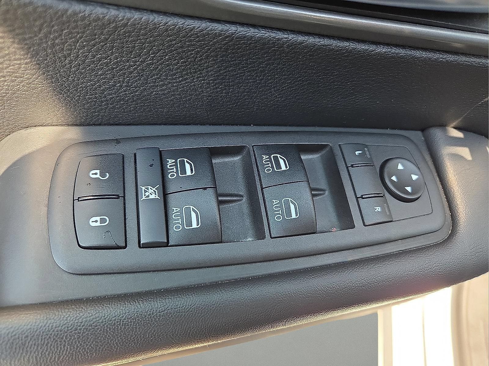 Used 2025 Chrysler Pacifica Select FWD image 16