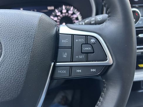 Used 2023 Toyota Highlander XLE image 28