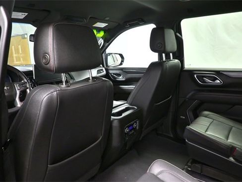 Certified 2022 Chevrolet Suburban RST w/ Sport Performance Package image 14