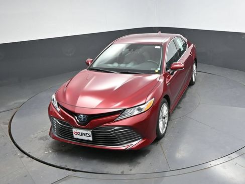 Used 2020 Toyota Camry XLE FWD image 27
