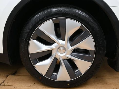 Used 2023 Tesla Model Y Long Range AWD/4WD image 11