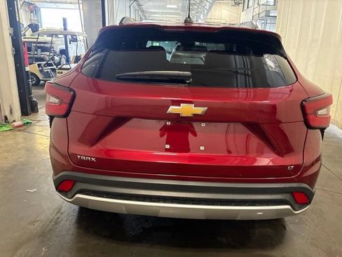 Used 2025 Chevrolet Trax LT FWD image 5