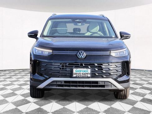 New 2025 Volkswagen Tiguan SE image 17