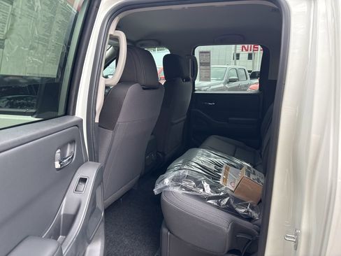 New 2025 Nissan Frontier SV w/ SV Convenience Package image 15