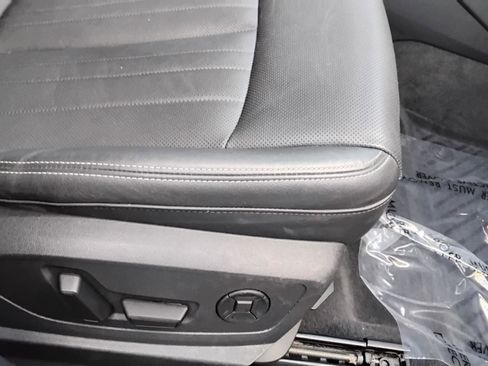 Used 2023 Audi e-tron Premium Plus w/ Premium Plus Package image 27