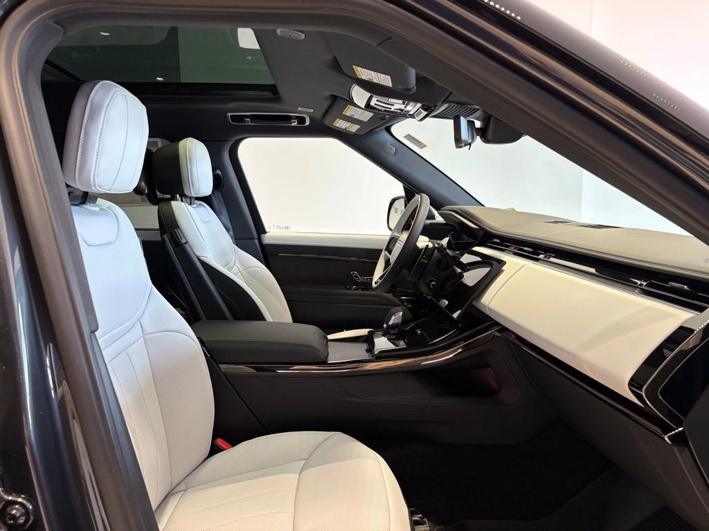 New 2026 Land Rover Range Rover Sport Dynamic SE AWD/4WD image 18