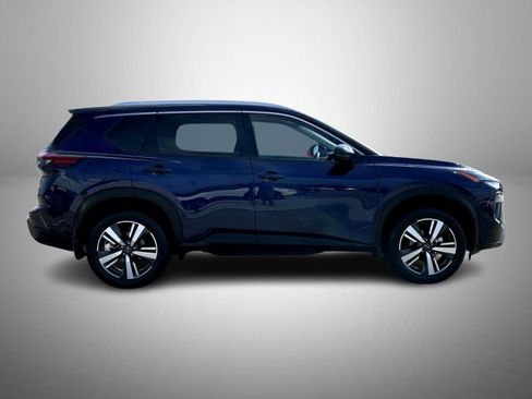 Used 2025 Nissan Rogue SL AWD/4WD image 4