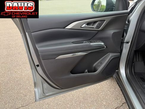 New 2026 Chevrolet Traverse LT w/ Driver Confidence Package AWD/4WD image 11