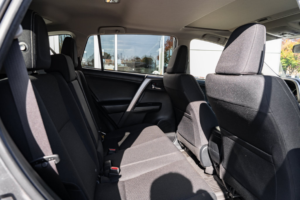 Used 2018 Toyota RAV4 XLE AWD/4WD image 27