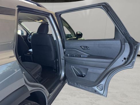 Used 2025 Nissan Pathfinder SV FWD image 34