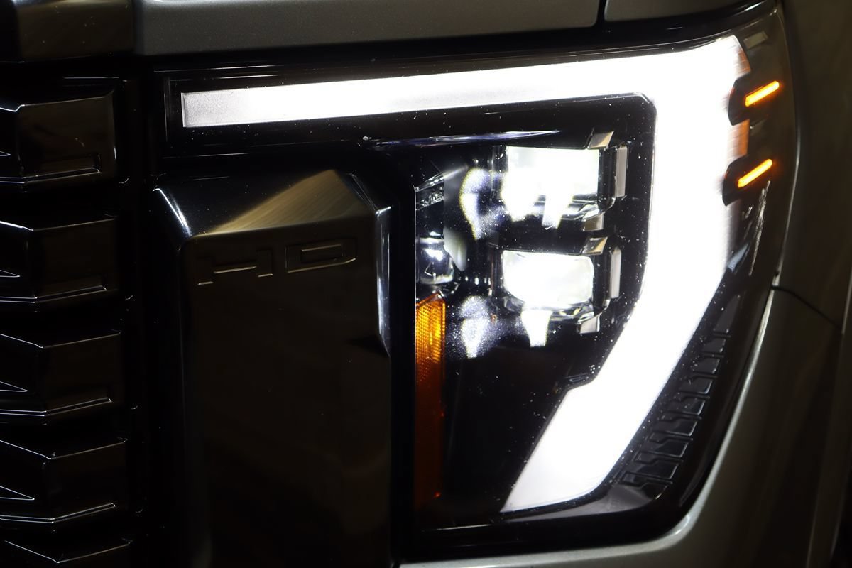 Used 2024 GMC Sierra 2500 Denali Ultimate AWD/4WD image 13