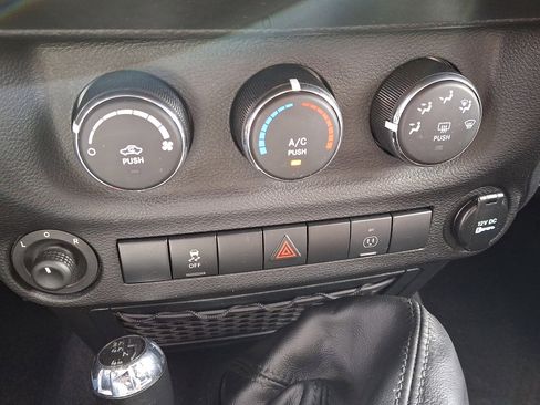 Used 2013 Jeep Wrangler Rubicon w/ PWR Convenience Group AWD/4WD image 15