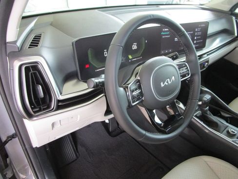 Used 2025 Kia Sorento S w/ Panoramic Sunroof Package FWD image 28