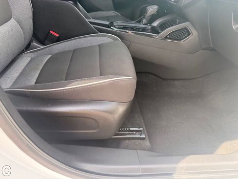 Certified 2021 Chevrolet TrailBlazer LT w/ Convenience Package FWD image 11
