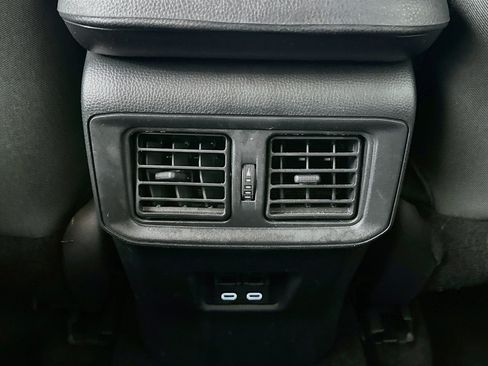 Used 2025 Toyota RAV4 XLE FWD image 28