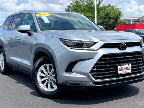 Used 2025 Toyota Grand Highlander AWD image 2