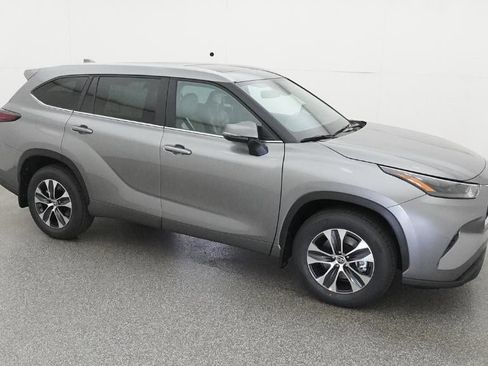 New 2026 Toyota Highlander XLE image 12