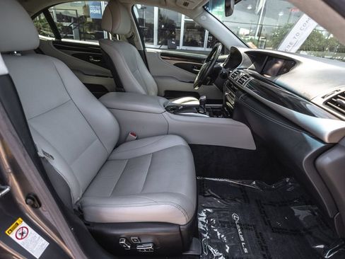 Used 2015 Lexus LS 460 w/ Comfort Package RWD image 25