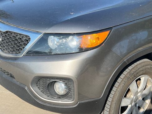 Used 2013 Kia Sorento LX w/ Value Pkg FWD image 4