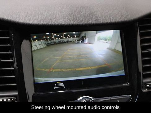 Used 2019 Chevrolet Trax LT w/ LT Convenience Package image 8