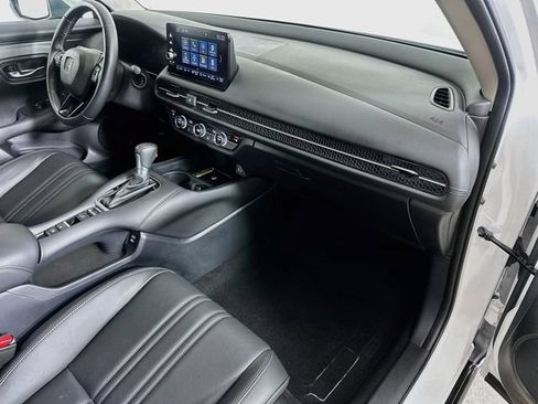 Certified 2025 Honda HR-V EX-L image 32