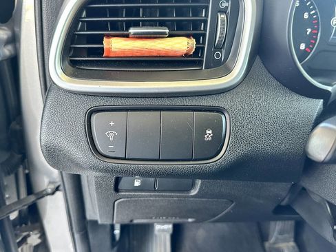 Used 2018 Kia Sorento L FWD image 17
