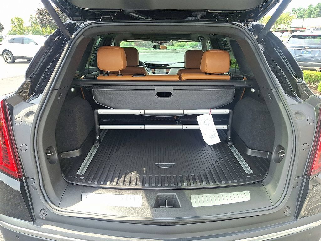Certified 2024 Cadillac XT5 Premium Luxury w/ LPO, Floor Liner Package AWD/4WD image 32