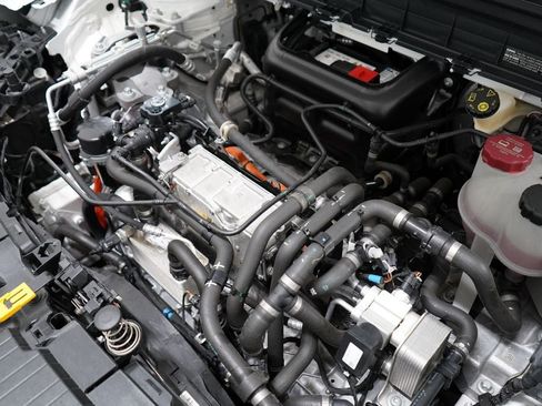 Used 2023 Mercedes-Benz EQB 300 4MATIC image 33