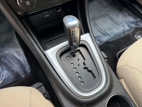 Used 2012 Chrysler 200 LX image 25