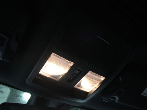 Used 2020 Dodge Challenger SXT w/ Blacktop Package image 17