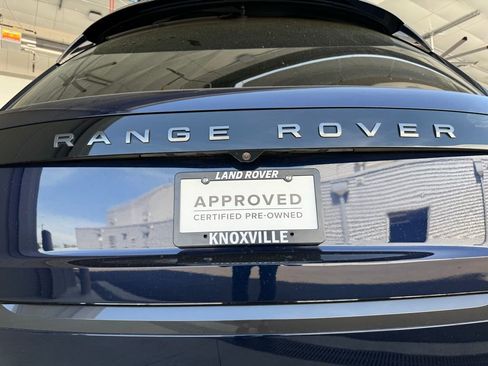 Used 2023 Land Rover Range Rover Long Wheelbase SE image 13