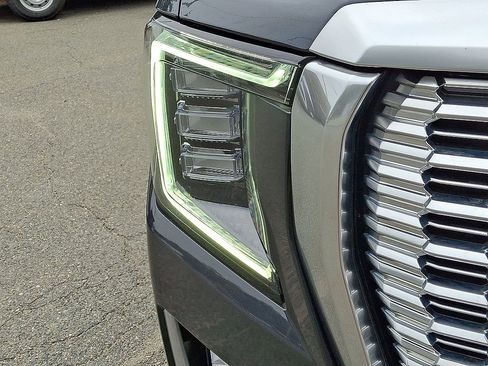 Used 2022 GMC Yukon XL Denali AWD/4WD image 28