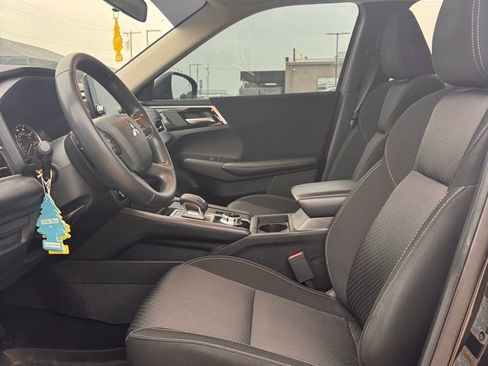Used 2024 Mitsubishi Outlander ES FWD image 6