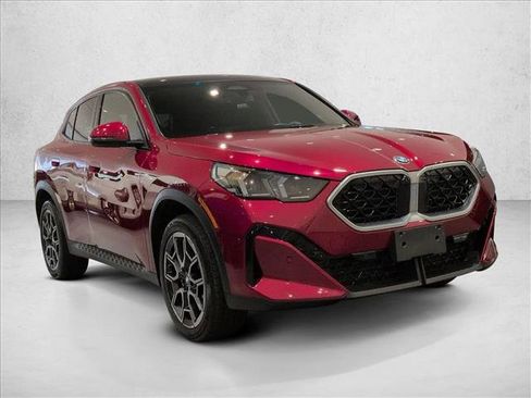 Used 2025 BMW X2 xDrive28i w/ Premium Package AWD/4WD image 3