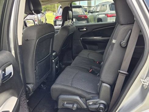 Used 2019 Dodge Journey SE w/ Premium Group FWD image 5